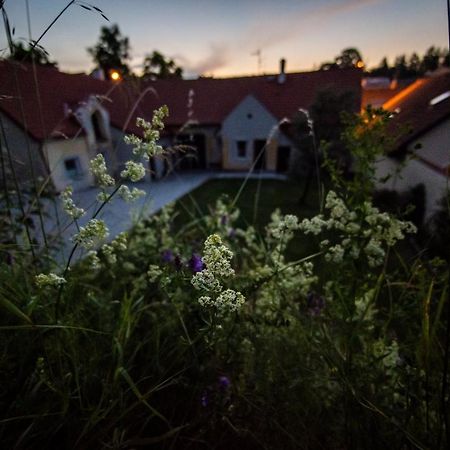Penzion Nezarka 59 Йндрихув Храдец Екстериор снимка